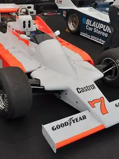 McLaren M28