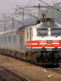Lucknow–New Delhi Swarna Shatabdi Express