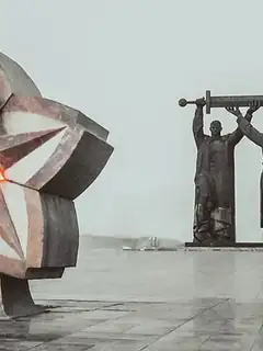 "Home Front to Front" Memorial