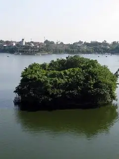 Trúc Bạch Lake