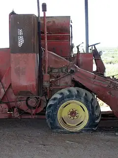 Massey Harris 890